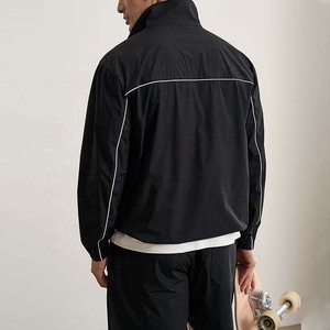 ชุดเซ็ตเสื้อแจ็คเก็ตกันลมกันน้ำสีพื้นและกางเกงขาสั้น ชุดลำลองสไตล์สตรีทแวร์ คุณภาพสูง ผลิตจากไนลอน สำหรับผู้ชาย - Product Image 5