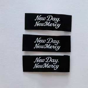 Etiquetas Tejidas Personalizadas con Logotipo de Dibujos Animados TITAN TREAD WEAR TTW-CTL-0005, Autoadhesivas por un Lado, Plegables, Ecológicas, Lavables, Cortadas con Láser - Product Image 1