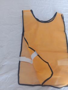 เสื้อกั๊กตาข่ายน้ำหนักเบาสำหรับการฝึกซ้อมทีมฟุตบอล27X15inch ปรับแต่งได้ - Product Image 2