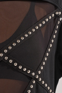 T-shirt noir oversize pour femme avec détails rivets et empiècements en maille, col rond, manches courtes, coupe ample, style printemps-été - Product Image 4