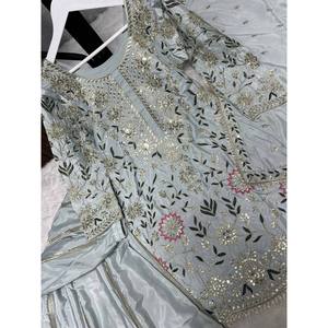 Conjunto de traje de mujer de diseñador con hermoso bordado y secuencia de trabajo - Product Image 3