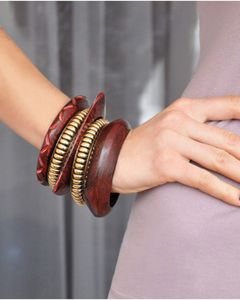 Bracelet en bois poli, bracelets texturés élégants pour femmes et hommes, style minimaliste, mode vintage, bijoux durables, tendance - Product Image 4