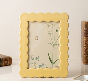 Luxury Resin Photo Frame with Modern Scalloped Design & <b>Mirror</b> Polish Finish for <b>Tabletop</b> Home Decor Wall Hanging Photo Holder - Product Image 4