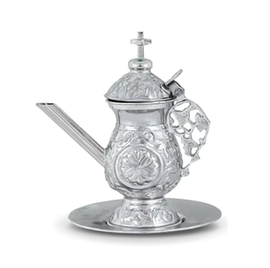 Cubeta para agua bendita de latón pulido con base de pedestal ornamentada y varita a juego, disponible a precios de mayorista. - Product Image 2