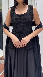 Robe de soirée noire élégante de créateur avec veste brodée pour femmes - Product Image 3