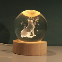 Boule de cristal de dessin animé en gros, lumineuse, sculptée en 3D, veilleuse, ornements de bureau, cadeaux créatifs, souvenirs, décoration en cristal