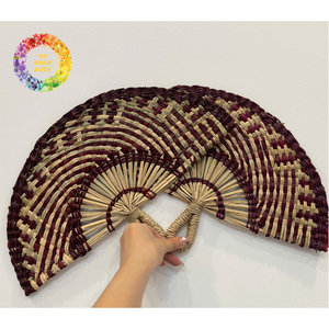 พัดสานมือจากหญ้าทะเล ไม้ไผ่ และปาล์ม สีเขียว สำหรับตกแต่งบ้าน งานแต่งงาน ของขวัญ - Caryln - Product Image 1