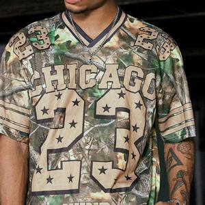 Camiseta Deportiva Oversize de Fútbol Americano con Estampado de Camuflaje, Estilo Y2K, Personalizable con Gráficos, Chicago 23, Estilo Vintage - Product Image 2
