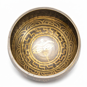 Ensemble de bols chantants tibétains népalais faits à la main de 9,5 cm avec symboles sacrés gravés et batte en bois pour la guérison des chakras et la méditation - Product Image 1
