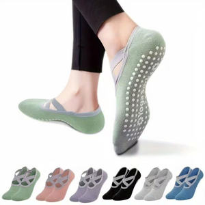 Chaussettes de sport antidérapantes en coton extensible respirant et confortable pour yoga, pilates et fitness, idéales pour l'entraînement en intérieur - Product Image 4
