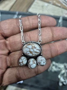Collar de joyería unisex de diseño cristiano hecho a mano con mezcla de piedras preciosas y latón chapado en plata, hermoso collar de barra. - Product Image 6