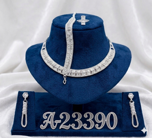 ชุดเครื่องประดับทองชุบประดับเพชรซิคอนรูปดอกไม้สำหรับผู้หญิงจาก MOLL JEWELLERS ดีไซน์เนอร์รับรองคุณภาพ สร้อยคอ ต่างหู ดีไซน์ทันสมัย สไตล์ชาติพันธุ์ เหมาะสำหรับเจ้าสาว - Product Image 1