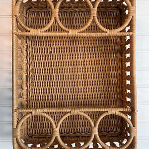 Plateau en rotin unique avec porte-verres, idéal pour servir des verres à eau, des bouteilles et des boissons lors d'événements, dans les restaurants et les cafés - Product Image 1