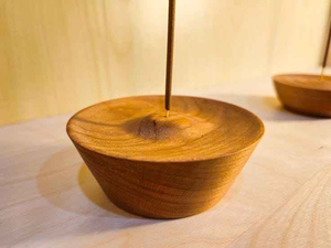 Quemador de Incienso de Madera de Estilo Moderno, Diseño Único Hecho a Mano, Madera de Acacia, Color y Tamaño Personalizables, Alta Calidad, para Uso en el Hogar y Restaurantes - Product Image 3