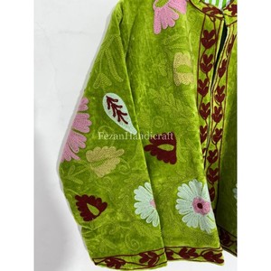 เสื้อแจ็คเก็ตกำมะหยี่สีเขียวมะกอกแบบเย็บลายพร้อมลายปักดอกไม้อุซเบก ซับในผ้าฝ้าย สไตล์โบโฮชิค สำหรับผู้หญิง ใส่ได้ในฤดูใบไม้ผลิ/ฤดูใบไม้ร่วง/ฤดูหนาว - Product Image 3