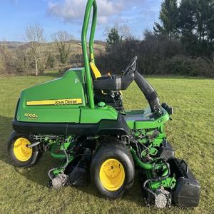 Achetez des tondeuses John Deere pour le fairway et le toilettage, pour un toilettage de fairway haute performance et une finition exceptionnelle de l'herbe - Product Image 1