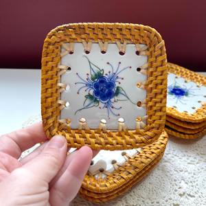 Elegante Posavasos con Borde de Ratán y Centro de Cerámica, Ideal para Servir en la Mesa del Comedor y Darle un Aspecto Premium a la Cocina - Product Image 6