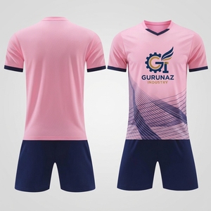 เสื้อฟุตบอลคอกลมพิมพ์ลายแบบรีโทรด้วยความร้อน 100% โพลีเอสเตอร์ สำหรับชื่อทีม ชุดเสื้อและกางเกงขาสั้นแห้งเร็วสำหรับทุกเพศ - Product Image 1