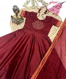 Robe de soirée en coton jacquard fantaisie avec bordure Zari et dupatta, prix de gros, luxe, en stock, bordeaux - Product Image 2