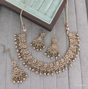 Designer Round Stone Necklace With Matching Earring And Mangtika Antique Gold Plated Traditional Ethnic Wear <b>Jewellery</b> For Women - Product Image 3