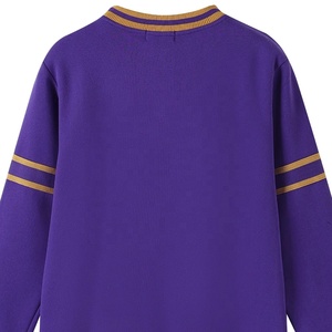Sudadera de Cuello Redondo Unisex de Algodón de Alta Calidad, Color Morado, Corte Regular, Estilo Casual - Product Image 4
