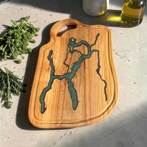 Planche à découper ronde en bois et résine faite à la main avec poignée, épaisseur 1,5 cm, compatible lave-vaisselle, pour fromage, pain, craquelins, fruits - Product Image 3