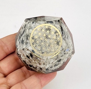 Cristal de Energía Orgónica, Cuarzo Arcoíris, Piedra Lunar con Rejilla con Diseño Floral, Decoración para el Hogar, Artículo Coleccionable, Exis Crystal Exports - Product Image 1