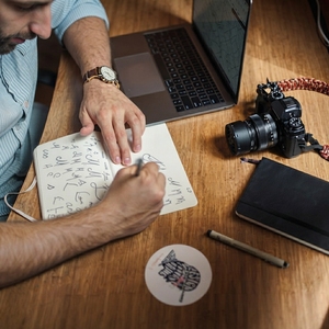 UNIVENTURE : Programmes d'engagement du public et systèmes de gestion de vision dynamique pour les directeurs créatifs des entreprises - Product Image 1