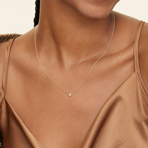 Collar con colgante de diamante talla pera engastado en bisel - Product Image 4