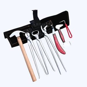 Kit d'outils de fermeur de qualité industrielle : Marteau, Outil de tamponnage, Tire-clous, Pince à sabots, Clincheur, Couteau à sabots, Lame en acier et Cure-sabot - Product Image 1