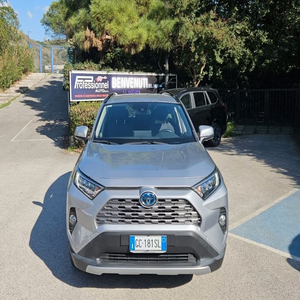 Toyota RAV4 2.5 Híbrido SUV Automático E CVT 2WD, Vehículo Familiar Eficiente en Consumo de Combustible, Bajo Kilometraje, Vehículo Usado - Product Image 1