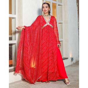 Ensemble de salwar kameez Vinaya taille XS, rouge, en chiffon pur, avec motif bandhani dessiné à la main, pour les occasions de mariage - Product Image 3