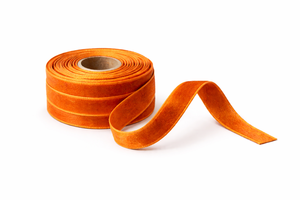 ริบบิ้นกำมะหยี่สองด้านแบบทอขนาด 10 มม. จากนีลกามาล อินดัสทรีส์ ผลิตจากโพลีเอสเตอร์ 100% ทนต่อการหดตัว สีพื้น สำหรับตกแต่งห่อของขวัญ - Product Image 2