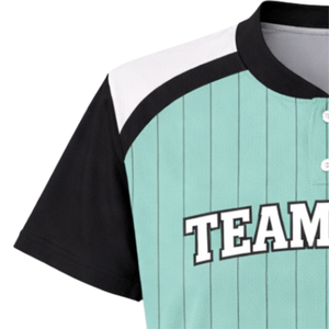 Uniforme de Softbol Personalizado Fusion con Sublimación Completa, Cuello con Botones, Color Verde Azulado y Negro con Rayas Finas, Diseño con Número en la Espalda - Product Image 6
