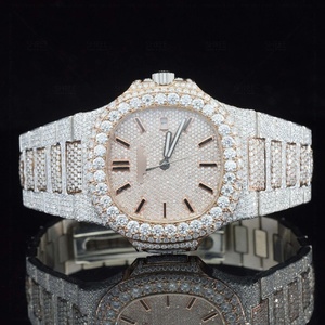 Superbe montre pour homme avec cadran carré serti de moissanite, montre élégante et luxueuse avec boîtier en acier inoxydable - Product Image 1