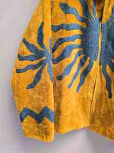 Veste Suzani en velours jaune moutarde pour femme, broderie artisanale bleue motif soleil, manteau ethnique bohème, vêtements d'extérieur de créateur en gros - Product Image 4