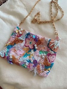Bolso de Mano Multicolor de Moda para Mujer, Elegante Bolso de Diseñador con Líneas Elegantes y Combinación de Colores Vibrantes - Product Image 3
