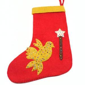 Calcetín Navideño Rojo Hecho a Mano con Lana Ecológica, Aplique de Paloma de la Paz y Diseño de Estrella - Decoración Festiva para las Fiestas - Product Image 1