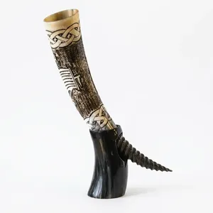 Corne à boire artisanale en corne de buffle sculptée avec un motif en nœud, forme naturelle, imitation antique, objet de collection - Product Image 6