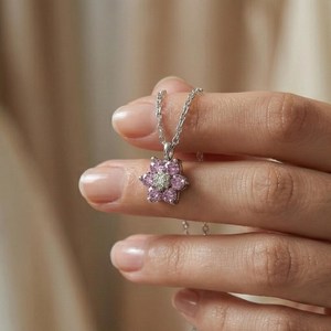 Collier délicat en améthyste, pendentif fleur miniature en améthyste violette, argent sterling 925 plaqué or 14 carats, cadeau - Product Image 2