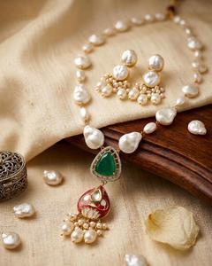 Ensemble de bijoux vintage plaqué or avec pendentif en perles et pierres vertes, collier et boucles d'oreilles assorties pour femmes, pour mariage - Product Image 1