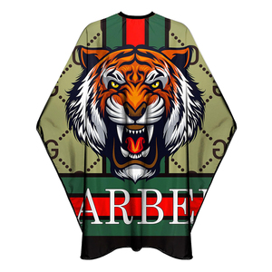 Capa de Barbero Profesional Personalizada, con Cierre de Botones, Resistente al Agua, Diseño Impreso en Poliéster, para Peluquería - Product Image 1