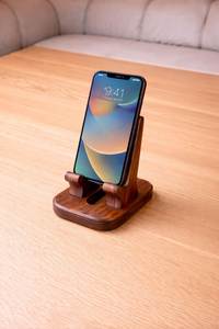 Support de téléphone en acrylique fait main de haute qualité avec incrustation en bois par NEHA ENTERPRISES, décoration de table de forme irrégulière sur le thème des animaux - Product Image 6