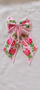 Lazo para el Cabello de Tela Bordada Rosa con Detalles Florales, Pinza Decorativa para el Cabello con Cinta para Niñas y Mujeres - Product Image 5