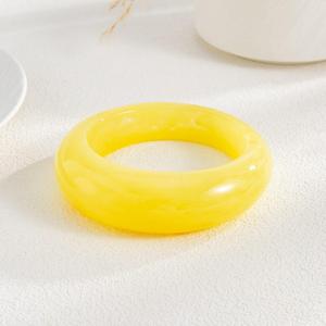 Brazalete de Resina Blanca Crema con Diseño Marmoleado, Hecho a Mano, Acrílico, Elegante, Joyería de Moda para Mujer, Clásico y Distintivo - Product Image 6