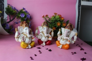 Statue de Ganesh Mukut multicolore artisanale Nirmala |   Statue de l'Idole du Seigneur Ganesha en Résine Colorée, Faite à la Main, Pièce Unique - Product Image 2