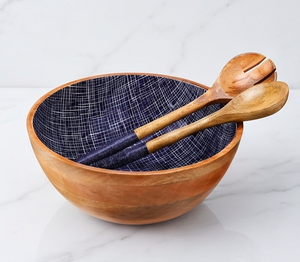 Juego de ensaladeras de madera con interior con diseño azul y cucharas de madera a juego para uso doméstico y para servir. - Product Image 1