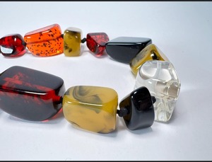 สร้อยคอเรซิ่นใสทรงนางฟ้า ดีไซน์โปร่งแสง ประดับด้วยลายฟอยล์สีทอง รุ่นรักษ์โลก - Product Image 4