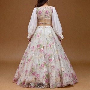 Lehenga Choli de Diseño con Apliques Blancos en Tela de Red |   Bordado Floral con Lentejuelas |   Vestido de Novia Tradicional de Lujo, Largo hasta el Suelo - Product Image 4