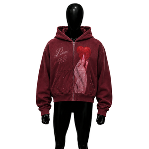 Sudadera con capucha y cremallera roja lavada estilo vintage con estampado de corazón y texto de amor, bolsillo frontal, estilo casual moderno. - Product Image 1